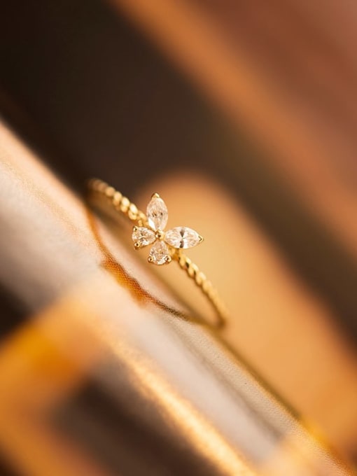 Minimalist Della Ring image 0