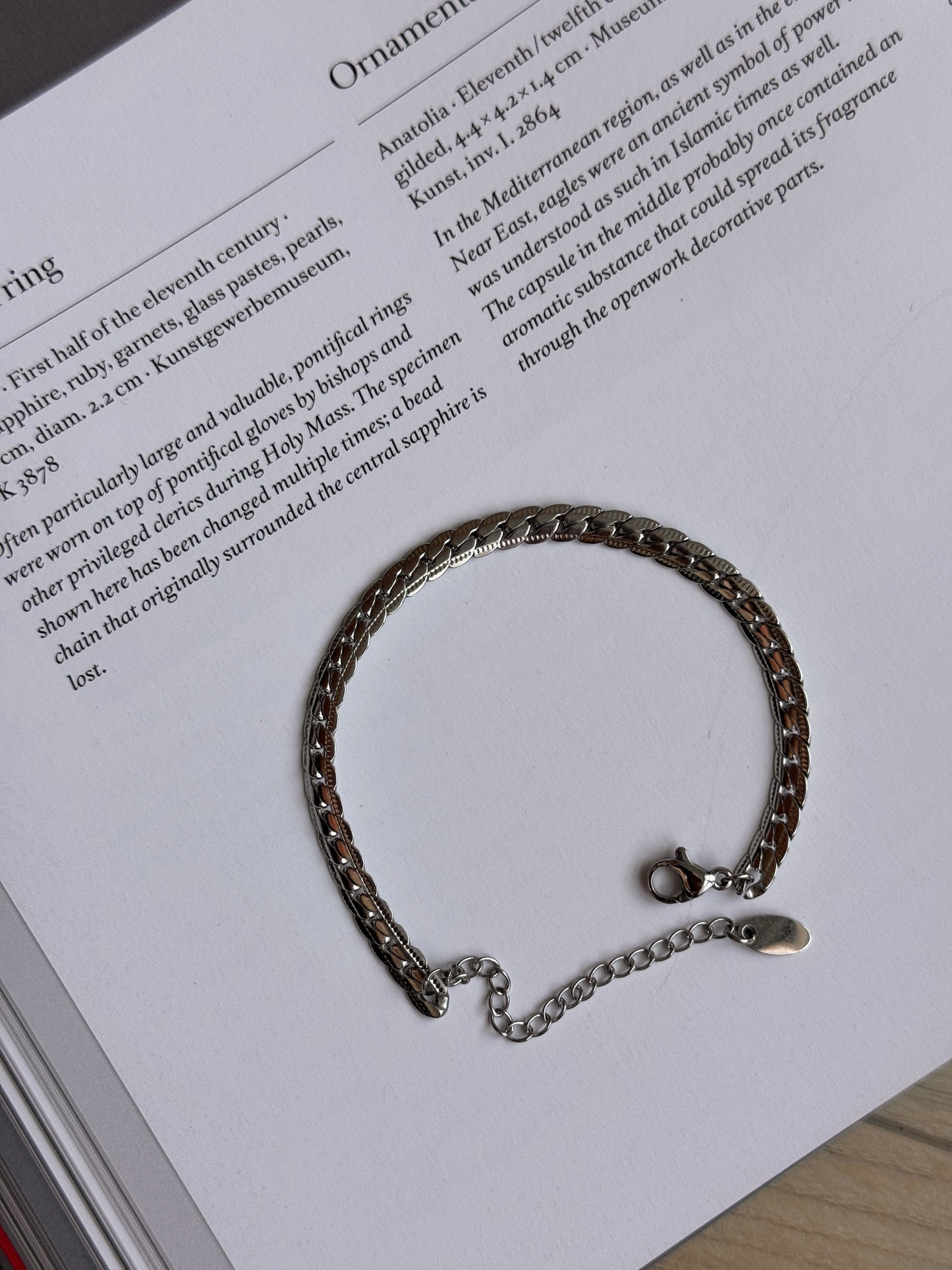 Minimalist Flat Chain Set