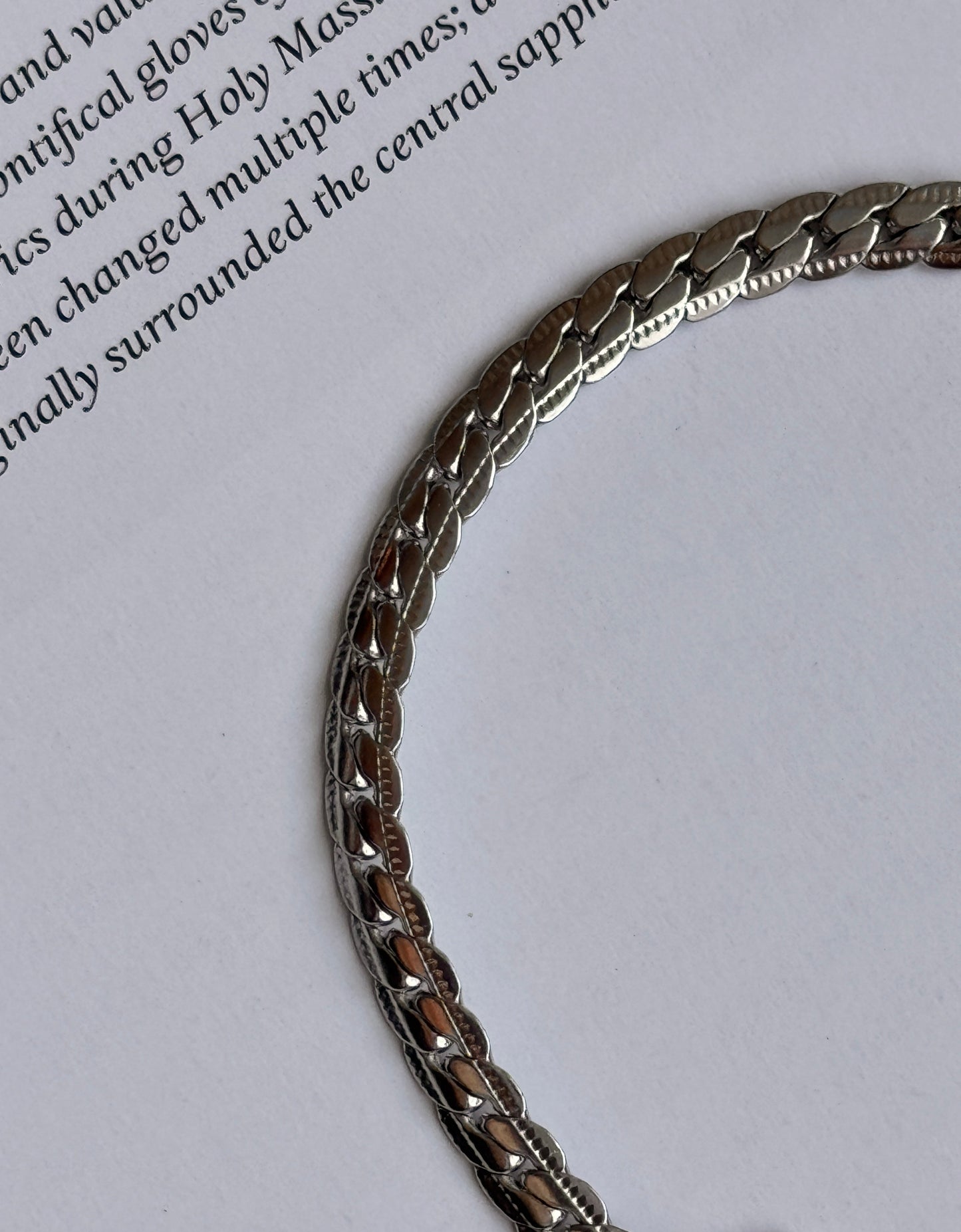 Minimalist Flat Chain Set