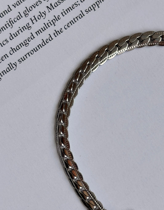 Minimalist Flat Chain Set