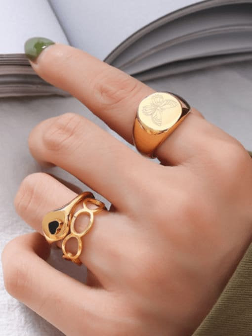 Della Signet Ring